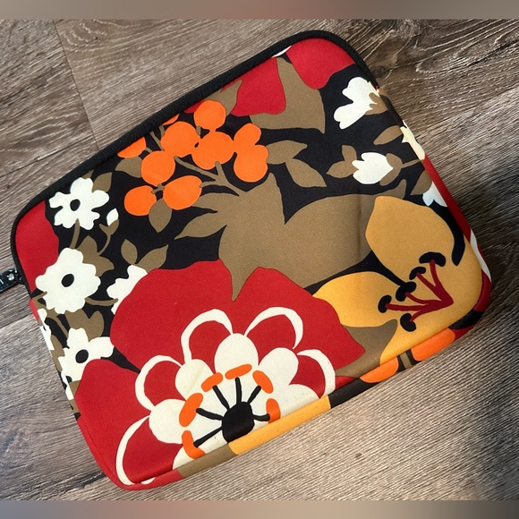 VERA BRADLEY Bittersweet Red Floral  Ipad / Tablet 10 Inch Padded Case - Picture 2 of 5